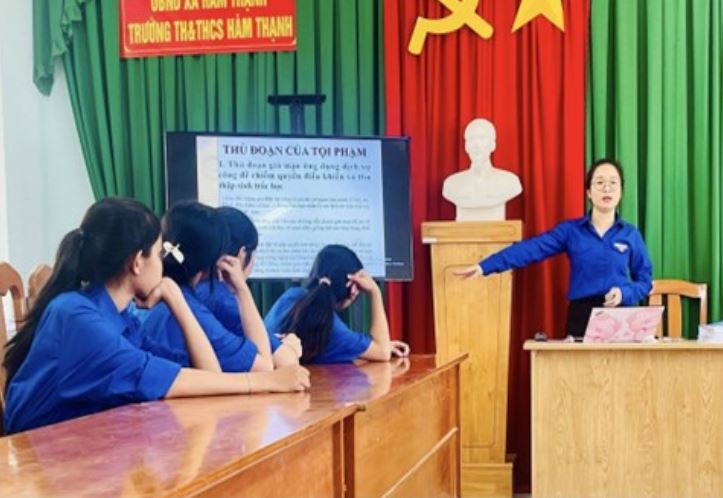 Tuổi trẻ Hàm Thạnh lan tỏa phong trào “Bình dân học vụ số”, góp phần thúc đẩy cải cách hành chính và chuyển đổi số tại địa phương